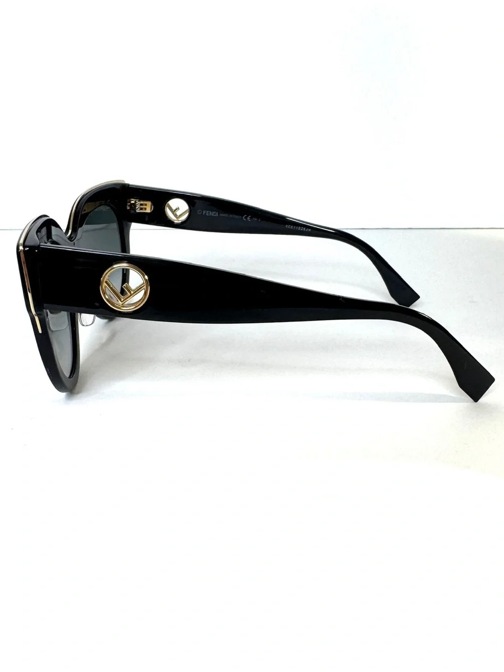 FENDI Sunglasses FF0360/G/S Oversized Cat Eye Black Gradient Gold Tone Accent
